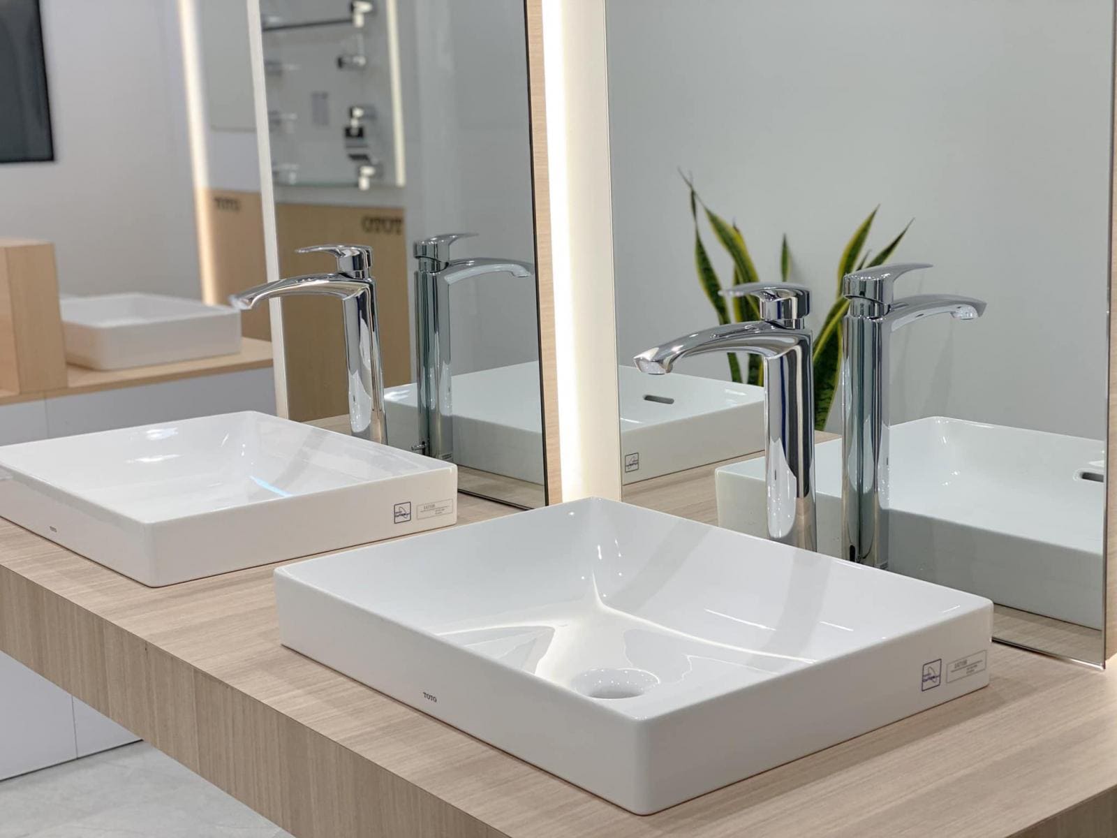 Tính Tiện Ích và Công Nghệ Hiện Đại